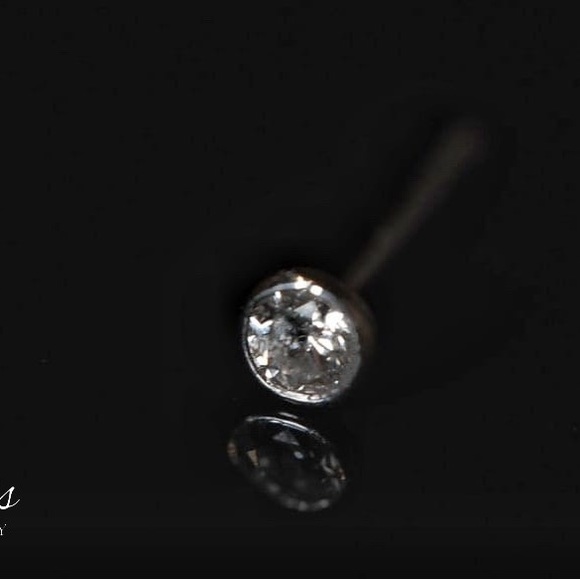 14K white gold natural diamond stud earrings .35 carats - Picture 3 of 4